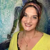 Portrait officiel de Virginie Krafft, thérapeute conceptrice des méditations et rituels guidés de 10, 20 ou 30 minutes d'Ondaïa